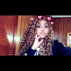 Meet your Posher, Niya